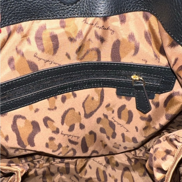 Aimee Kestenberg Elegant Black Leather Shoulder Bag - Picture 10 of 12